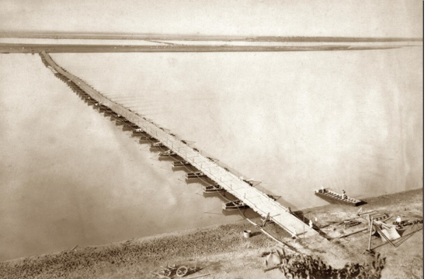 Понтонный мост между Зимницей и Свиштовом со стороны Болгарии, август 1877 г.