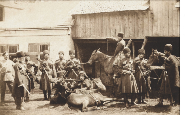 Кавказские казаки из императорского конвоя перед резиденцией в селе Пордим, ноябрь 1877 г.