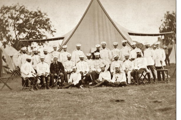 Великий князь, престолонаследник Александр Александрович со своим штабом рядом с городом Русе, октябрь 1877 г.