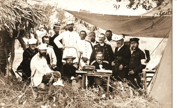 Князь В.Черкасский, руководитель гражданского управления в освобожденных землях со своими сотрудниками в полевом лагере у села Горный Студень, октябрь 1877 г.
