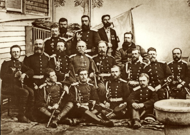 Штаб 3-й гвардейской дивизии (третий слева в среднем ряду – генерал Н.П. Криндер)