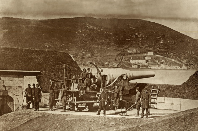 Турецкая оборона Босфора. Установка двухдюймовой мортиры батареи на Маджар-тепе